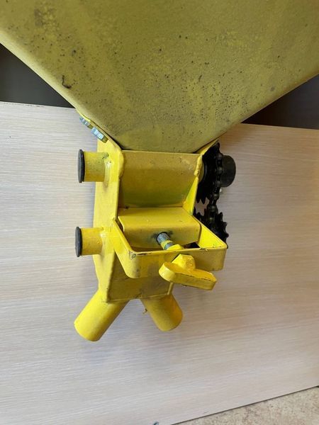 Бачок на міндобриво для картоплесаджалки BOMET  21006739 фото