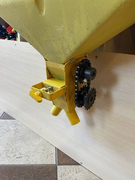 Бачок на міндобриво для картоплесаджалки BOMET  21006739 фото